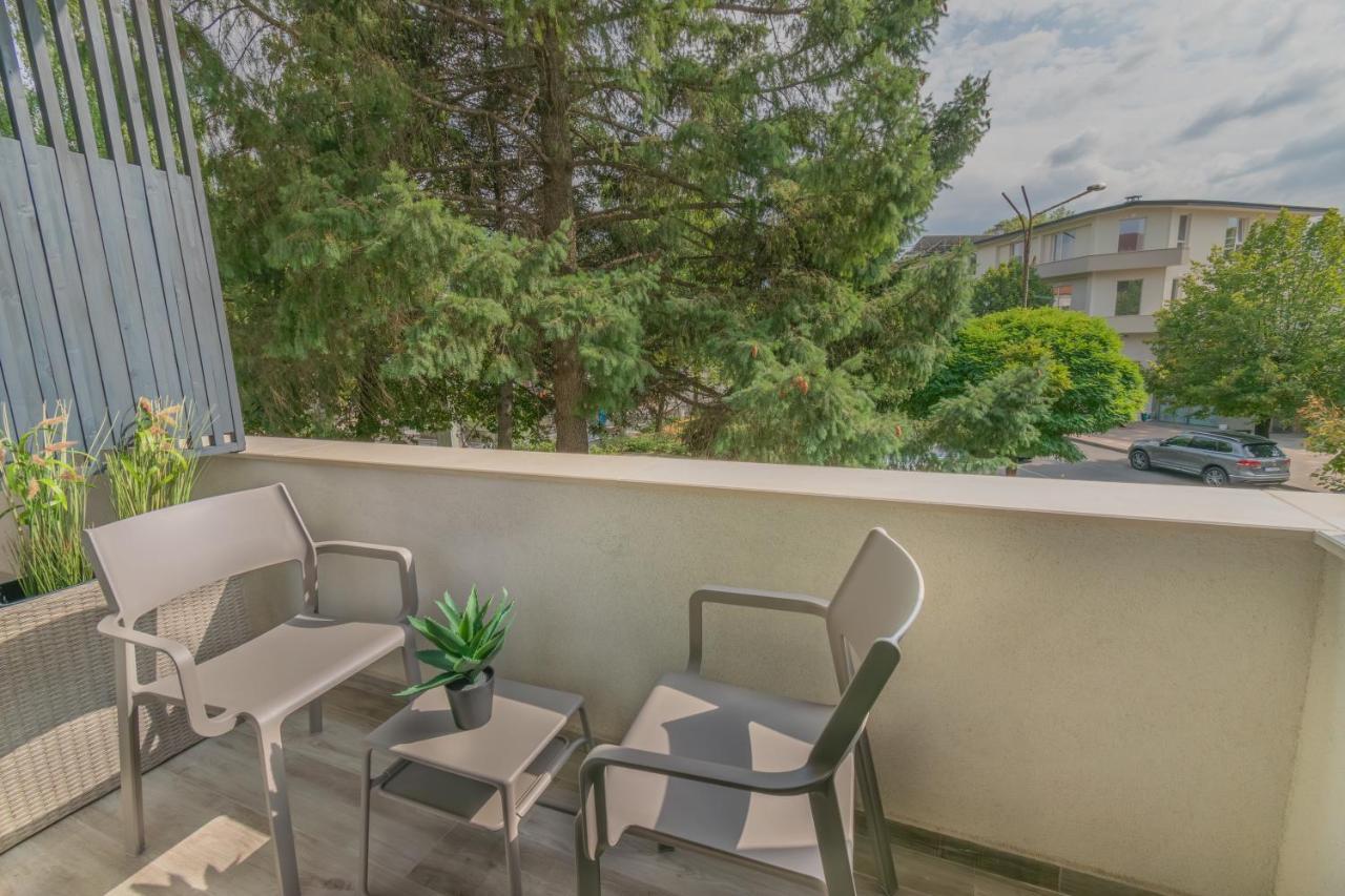 Hotel Osetia Garden Момчилград Екстер'єр фото