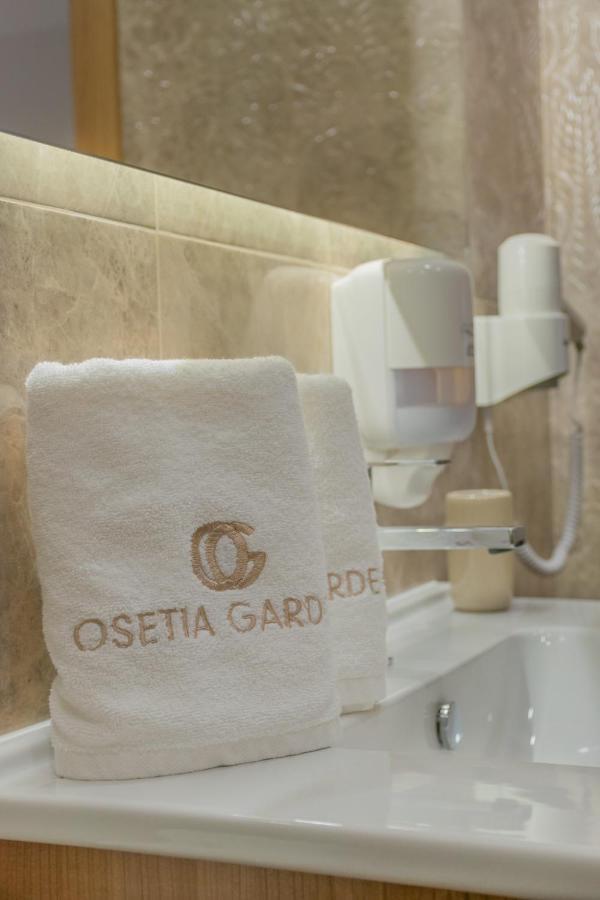 Hotel Osetia Garden Момчилград Екстер'єр фото