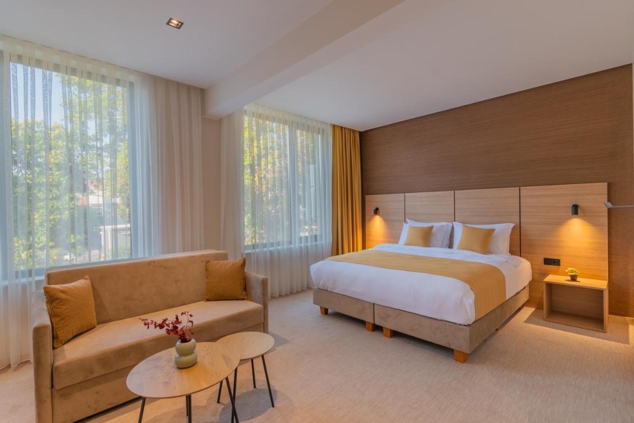 Hotel Osetia Garden Момчилград Екстер'єр фото