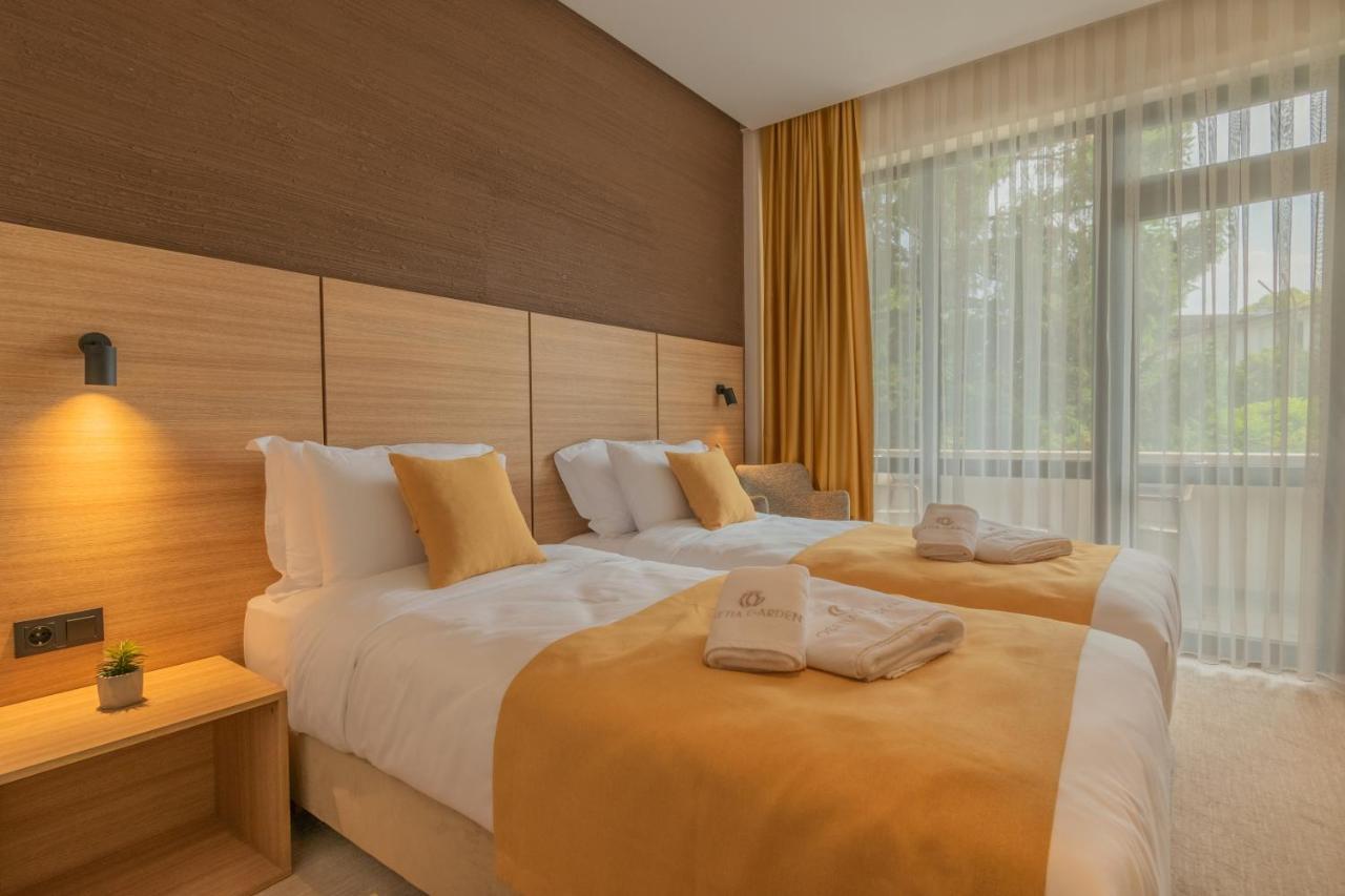 Hotel Osetia Garden Момчилград Екстер'єр фото