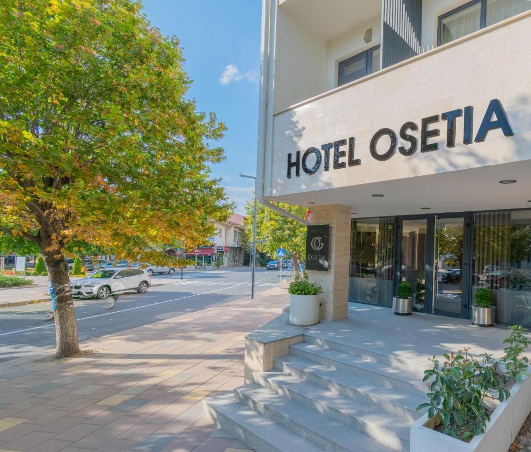 Hotel Osetia Garden Момчилград Екстер'єр фото