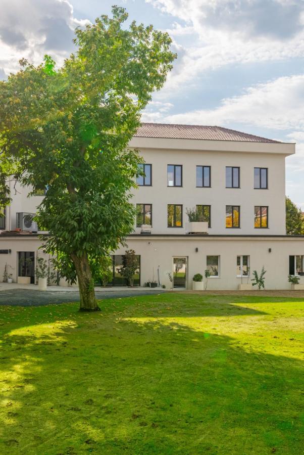Hotel Osetia Garden Момчилград Екстер'єр фото